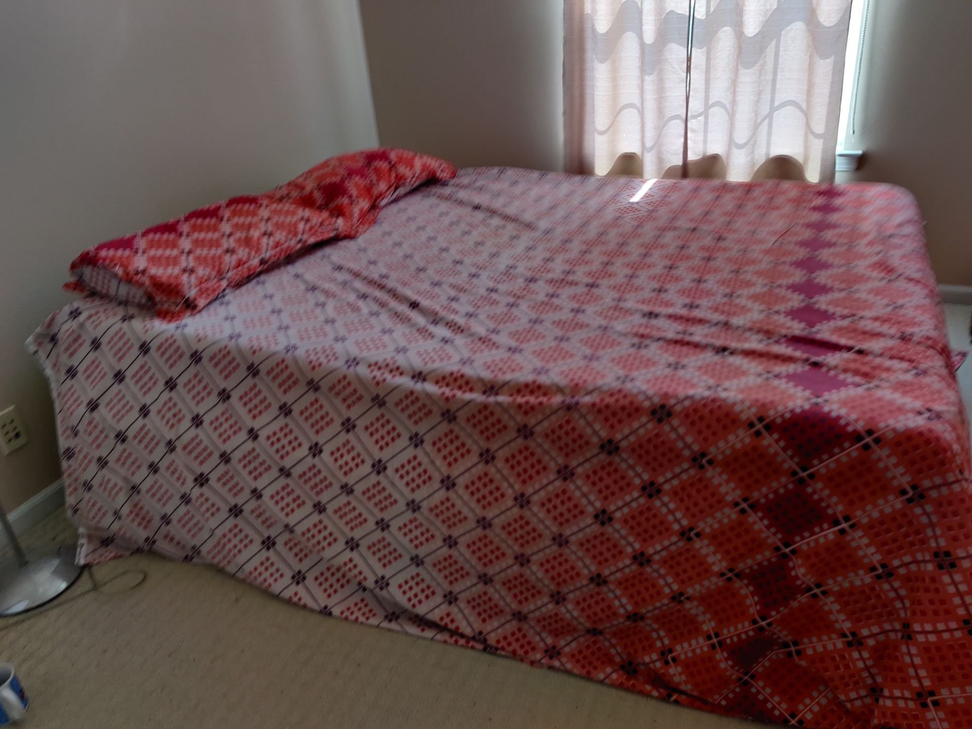 Queen Size Sealy Posturepedic Bed Set with Matching Bedding - photo 2