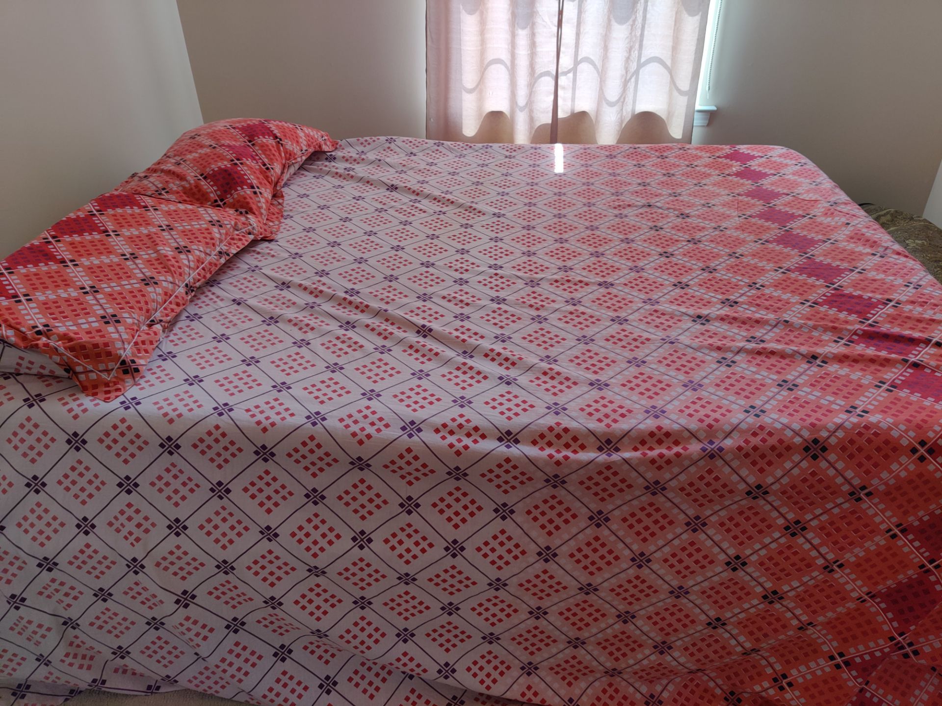 Queen Size Sealy Posturepedic Bed Set with Matching Bedding - photo 3