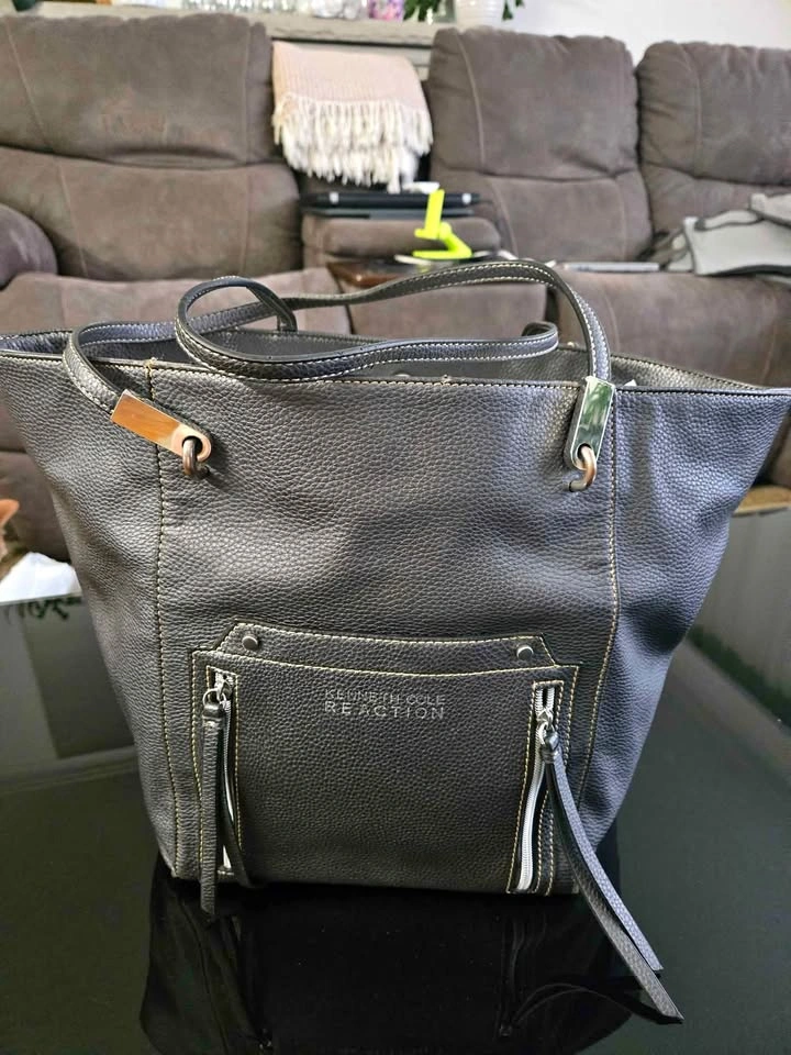 Grey tote