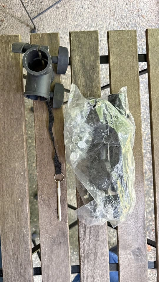 Heavy-Duty Universal Umbrella / Flag Mount Pole Bracket