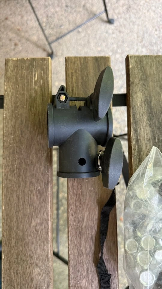 Heavy-Duty Universal Umbrella / Flag Mount Pole Bracket - photo 2