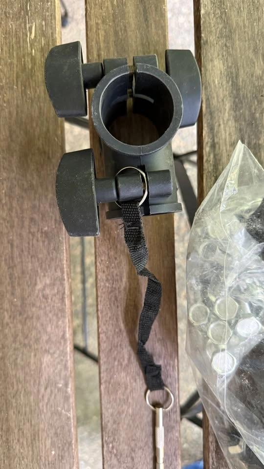 Heavy-Duty Universal Umbrella / Flag Mount Pole Bracket - photo 4