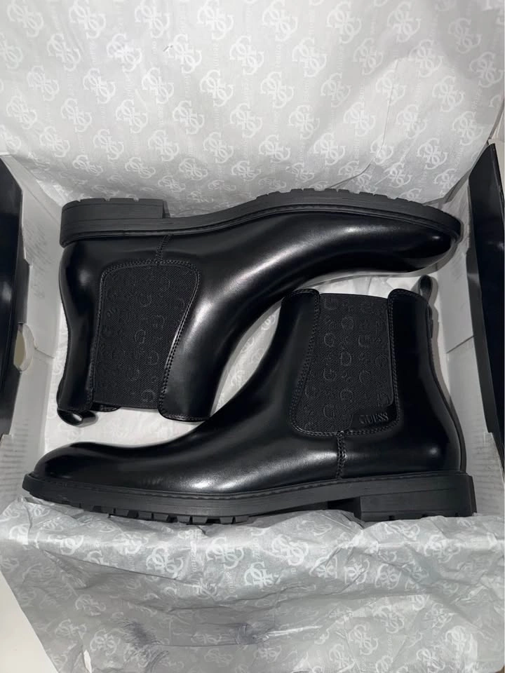 New Guess Men Chelsea Boots. Size 10.5 US. Firm price. - photo 2