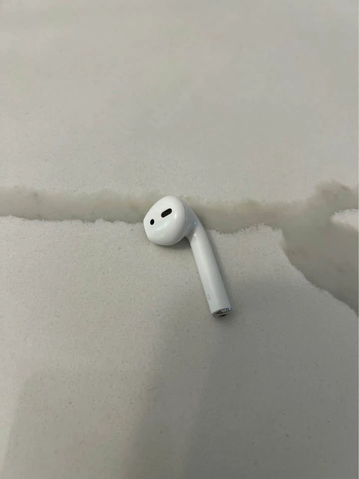 AirPods 2nd generation RIGHT only - photo 2