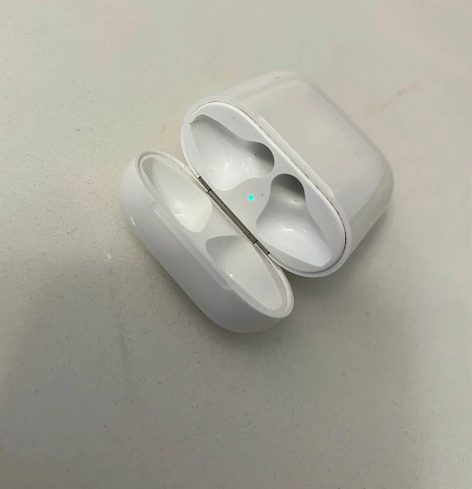 AirPods case - photo 2