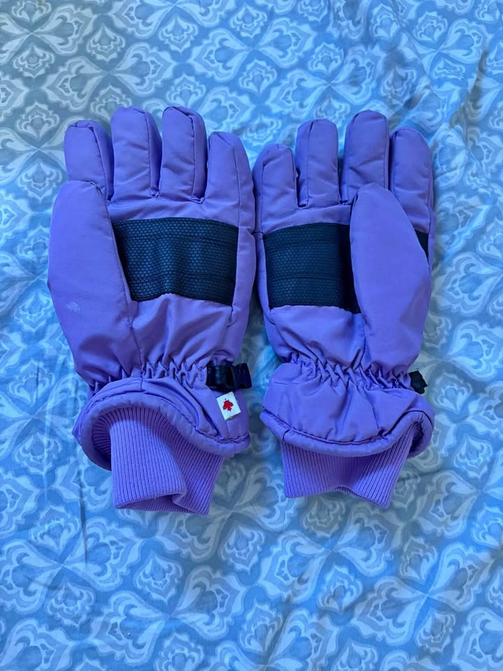 Gloves mittens caps