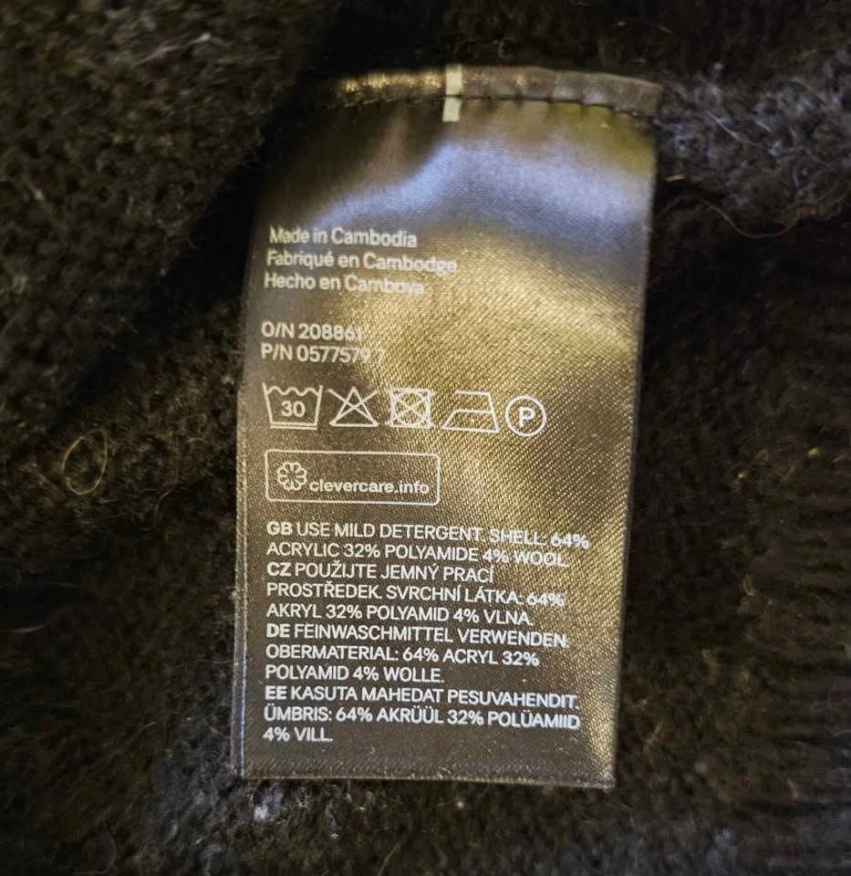 H&M DIVIDED Black Graphic Skull Knit Sweater - Size Small - photo 3
