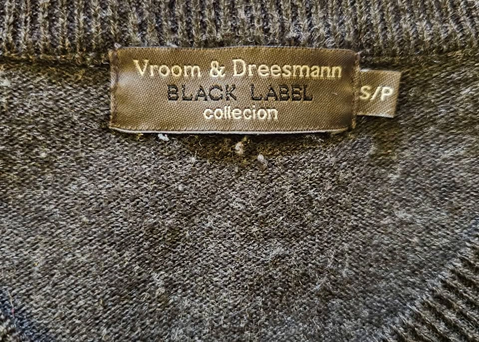 Vroom & Dreesmann Black Label Women's V-Neck Knit Sweater - Size - photo 2