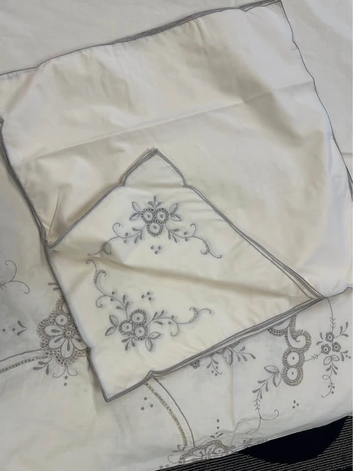 Vintage Embroidered Tablecloth and Napkin Set - photo 2
