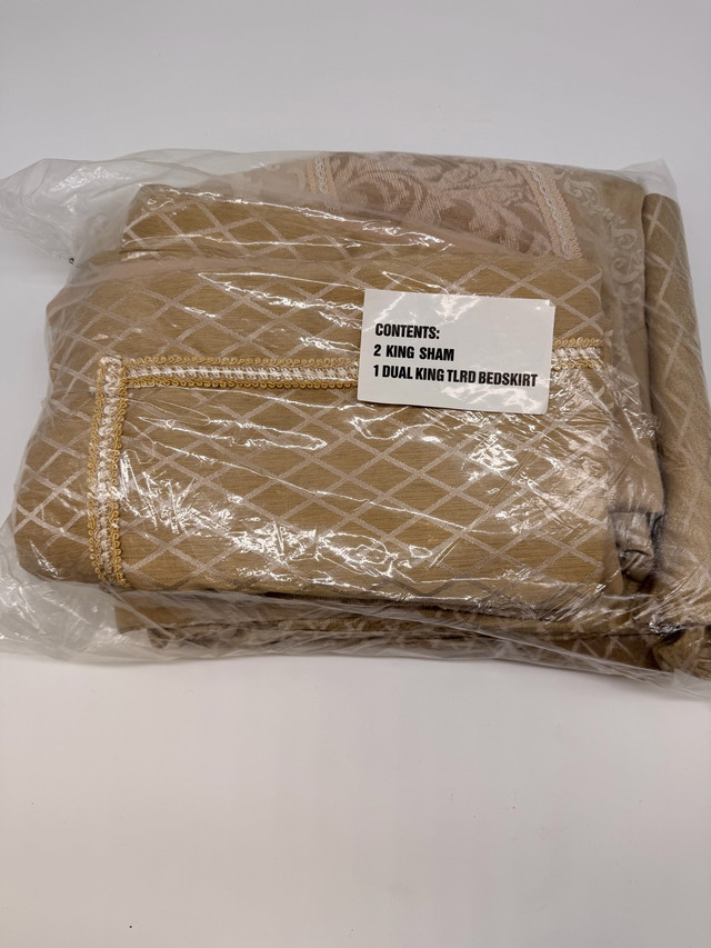 King Bedding Set – 2 King Shams + 1 Dual King Bedskirt