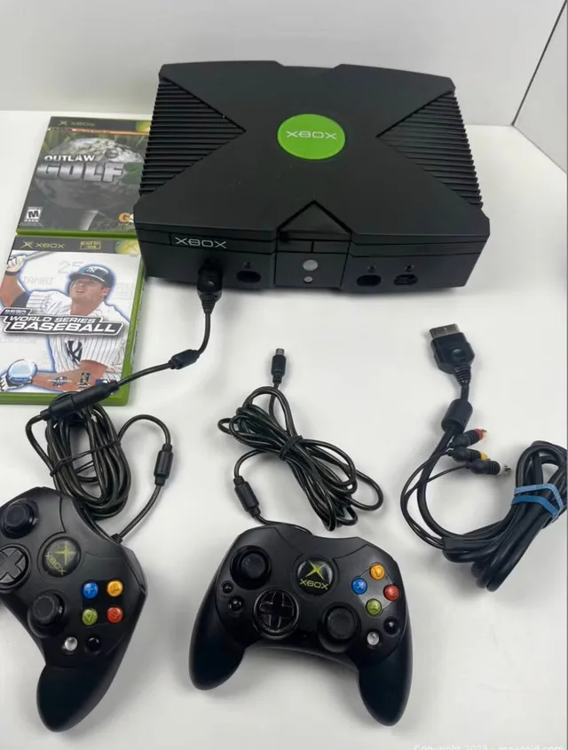 Original Xbox Console Bundle – 2 Controllers + 2 Games thumbnail