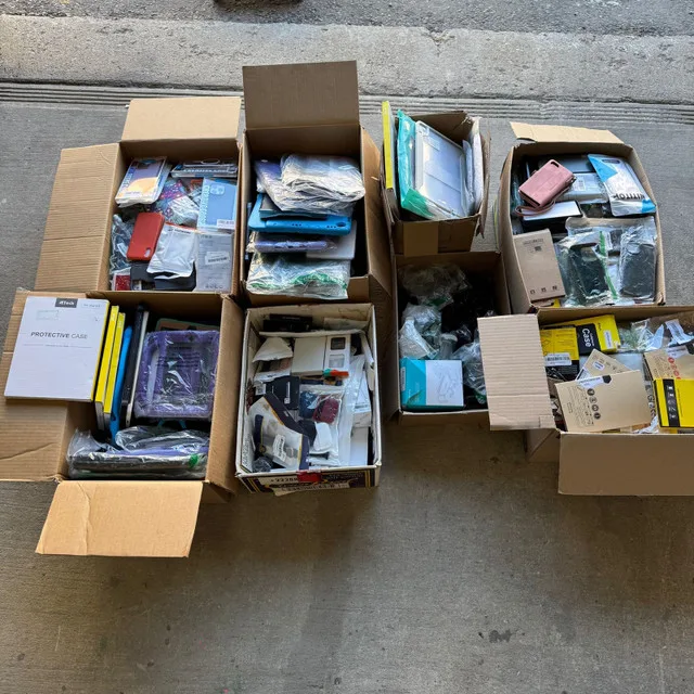 Wholesale Lot – Approx. 380 Brand New iPad & Mobile Cases image indicator(2)