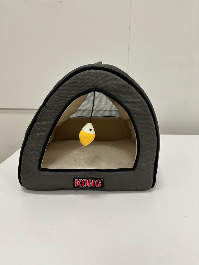 KONG Cat Bed with Toy – Soft & Durable