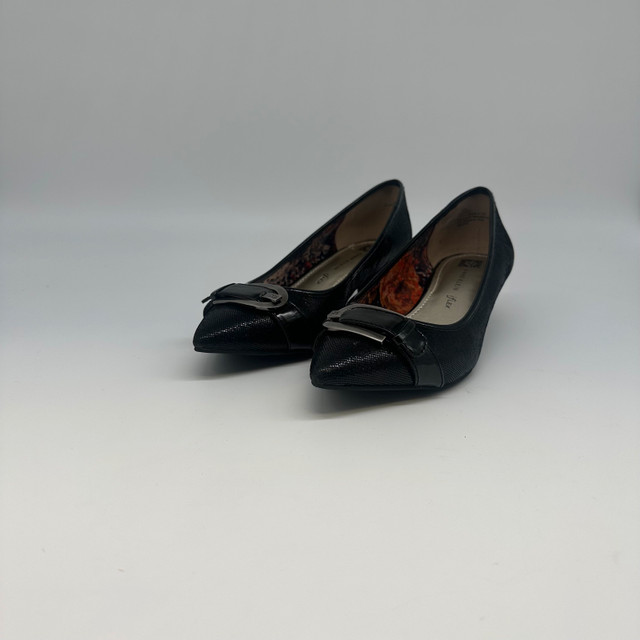 Anne Klein iFlex Black Pointed Toe Kitten Heels – New
