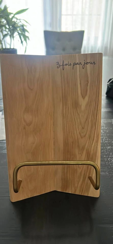 3 fois par jour Wooden Cookbook Stand