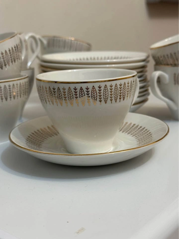 Teacup and saucer gold leaf design - photo 4