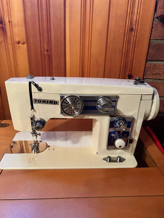 Torino Sewing Machine - photo 2