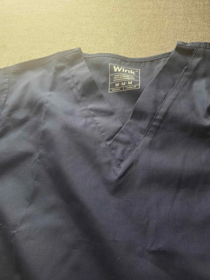 Brand New WonderWink Scrub Top - Women's Size M - Navy - photo 4