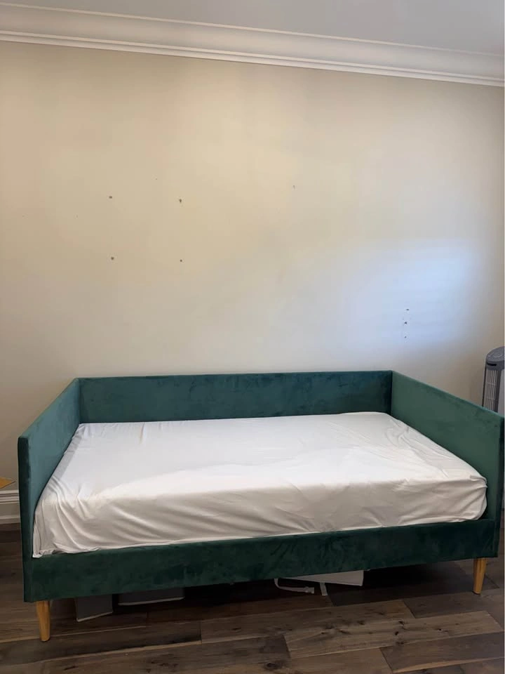 Green Daybed with Twin Mattress - photo 2