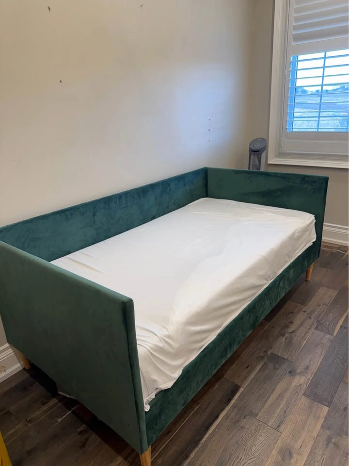 Green Daybed with Twin Mattress - photo 3