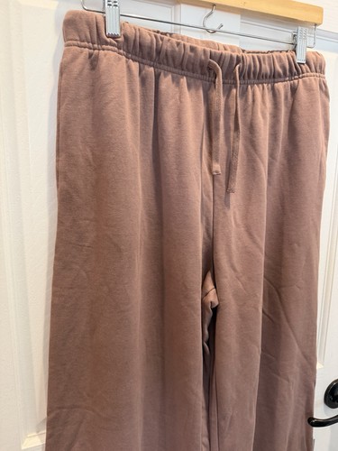 NEW Women's H&M Mauve Wide Leg Sweatpants, MEDIUM - photo 3