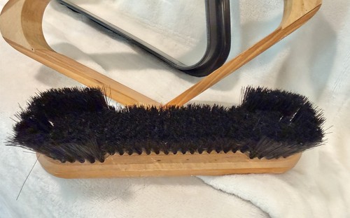 Set Of Pool Table Accessories Black Plastic Triangle & Brush - photo 5