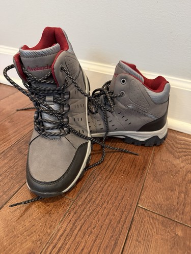 NWT Women’s Synthetic leather hiking boots, Avalanche Pitch Mid- - photo 2