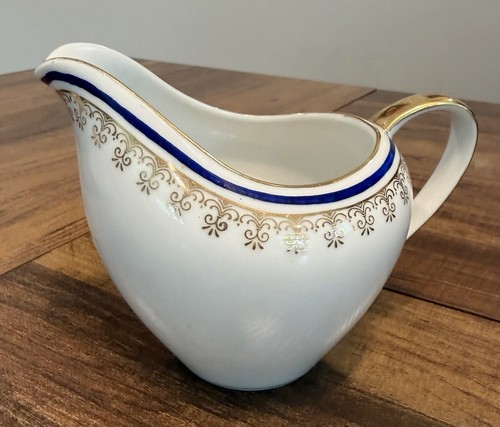 Vintage Fine China of Japan 1859 Pegasus Porcelain Gravy Boat - photo 2