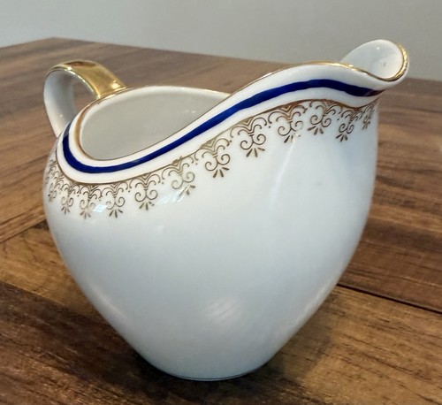 Vintage Fine China of Japan 1859 Pegasus Porcelain Gravy Boat - photo 3