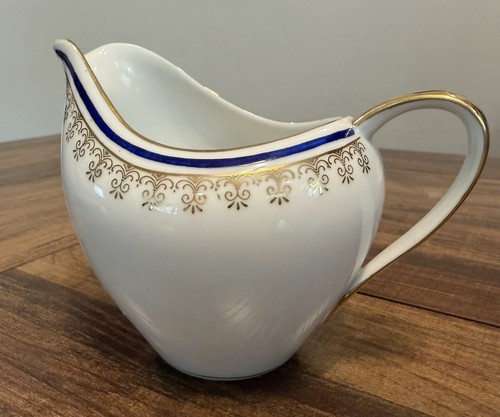 Vintage Fine China of Japan 1859 Pegasus Porcelain Gravy Boat - photo 4