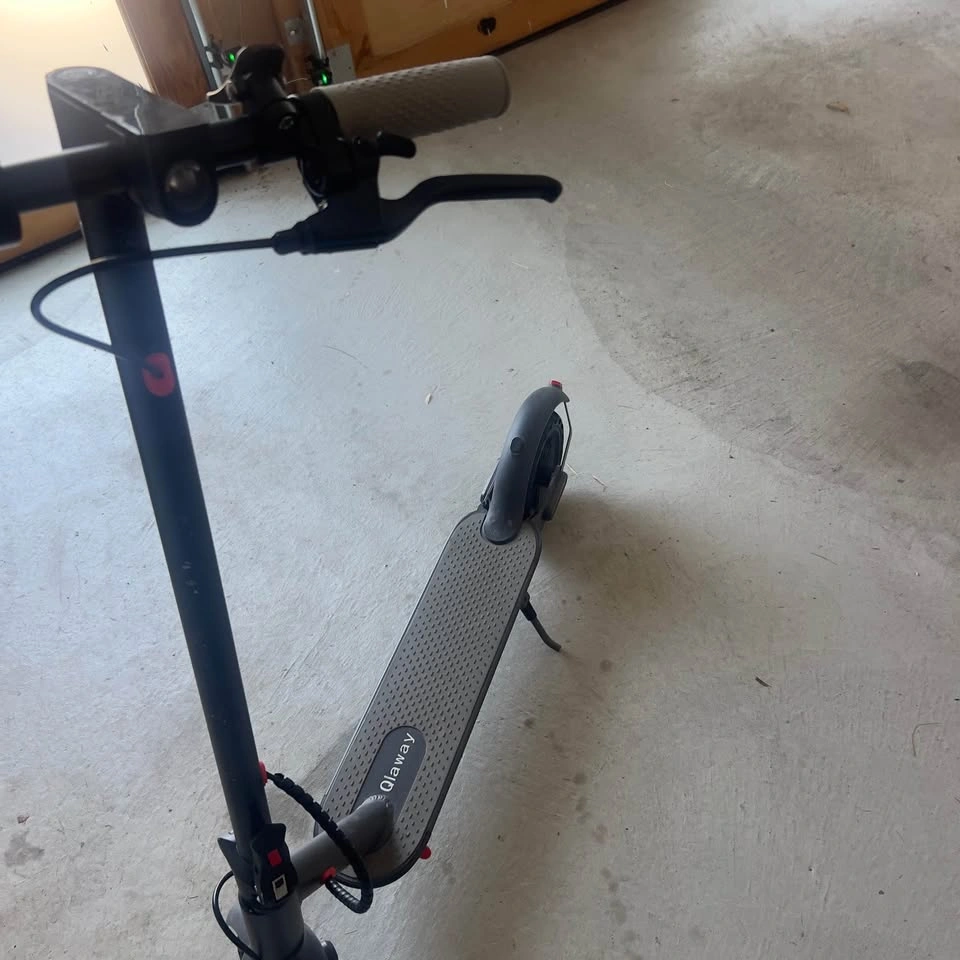 35km/h electric scooter 33km range, comes with charger - photo 2