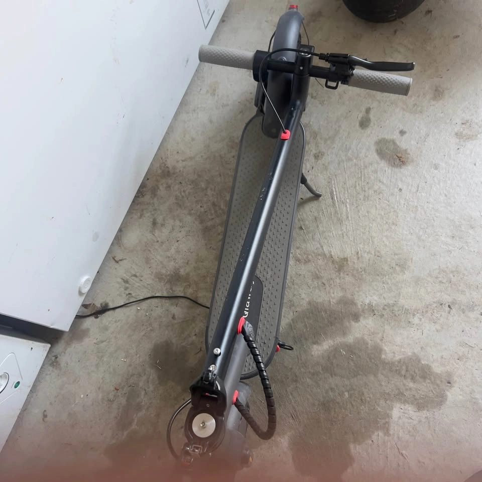35km/h electric scooter 33km range, comes with charger - photo 4