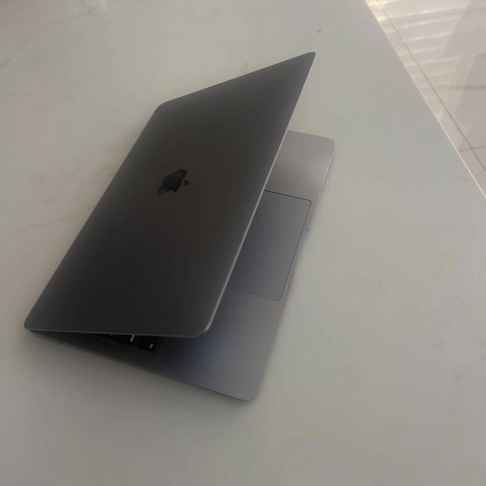 Excellent Macbook Air M1 8GB RAM 256GB SSD - comes with charger - photo 2