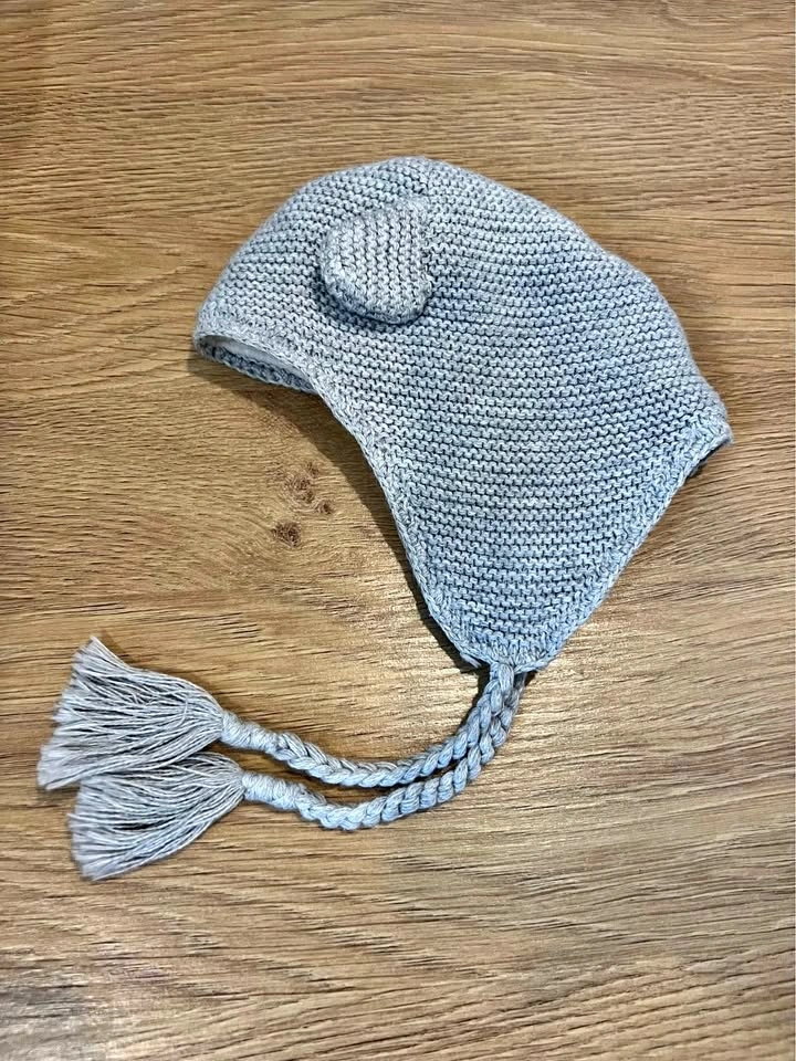 Newborn grey knit hat