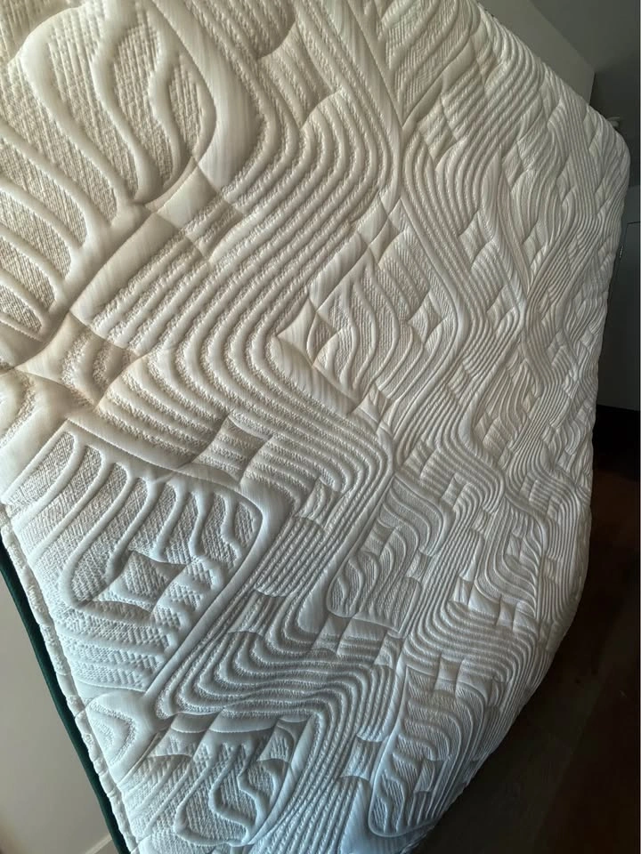 LOGAN & COVE - Mattress - King Size - Amazing condition - photo 2