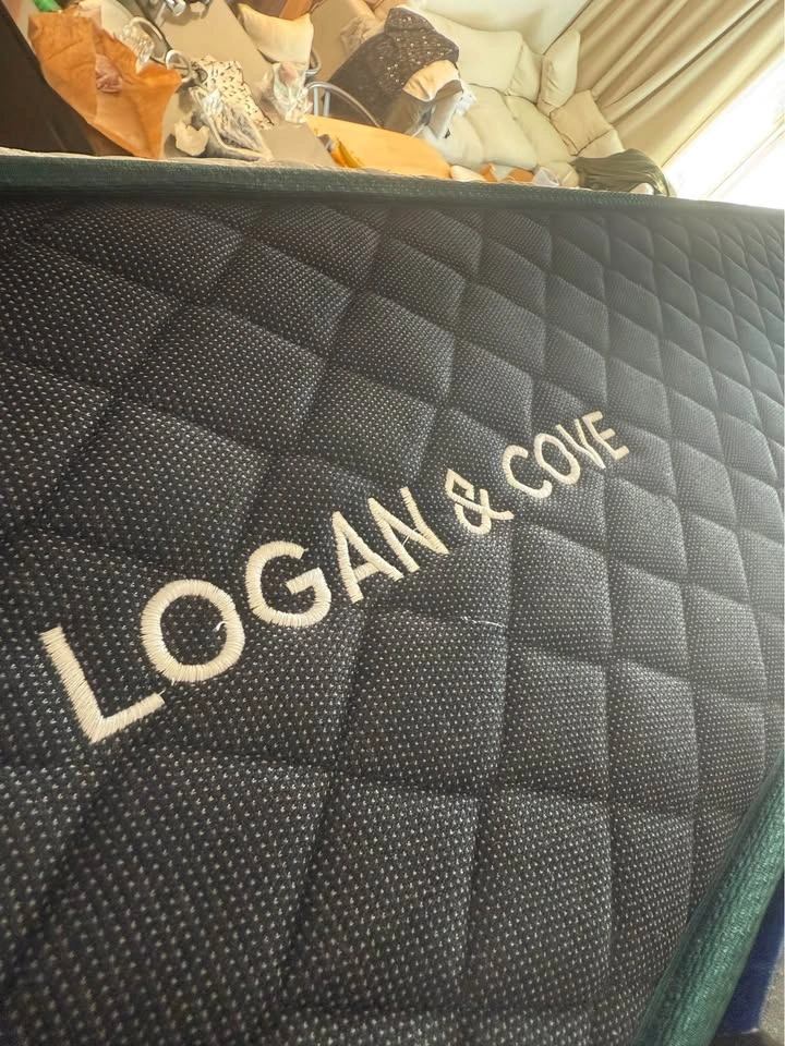 LOGAN & COVE - Mattress - King Size - Amazing condition - photo 5