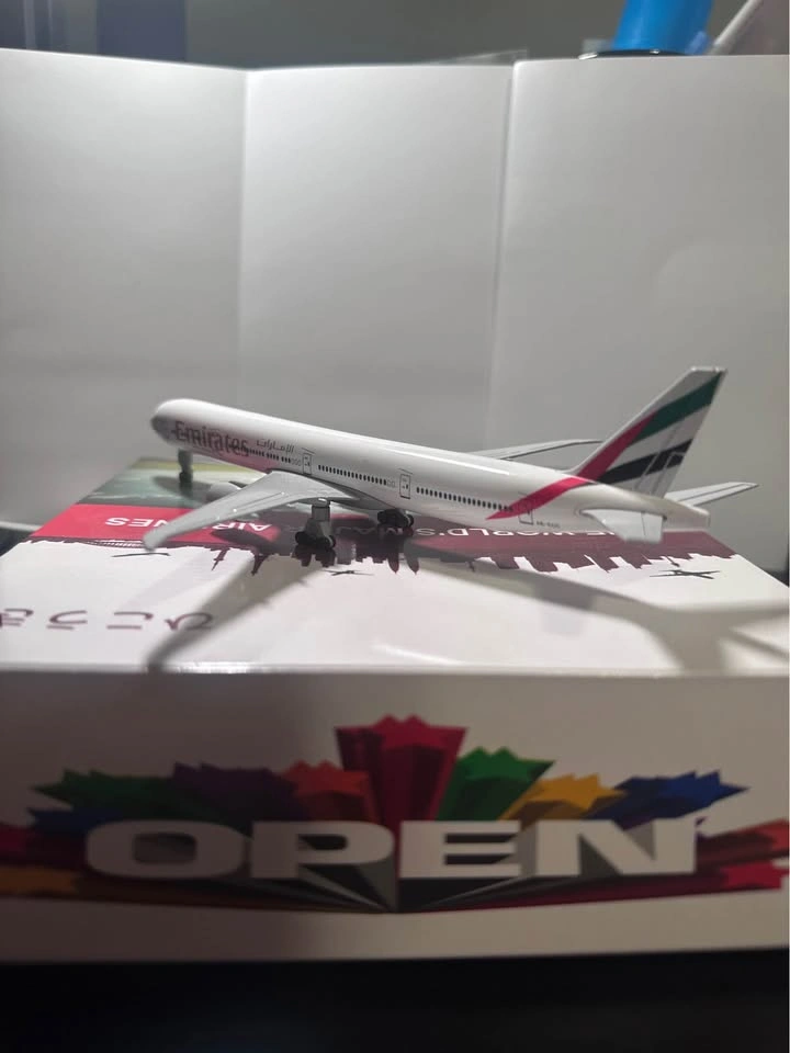 Emirates B777-300ER | 20cm plane model - photo 2