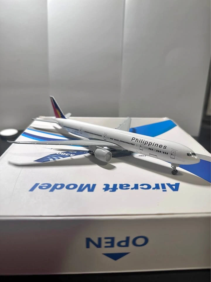 Philippine Airlines B777-300ER | 20cm plane model