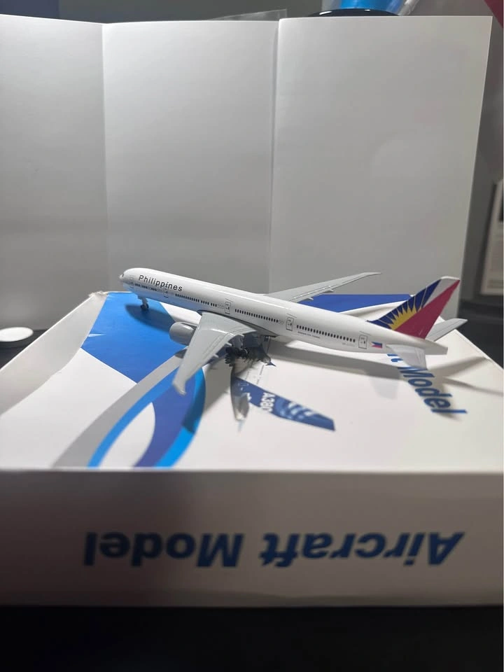 Philippine Airlines B777-300ER | 20cm plane model - photo 2