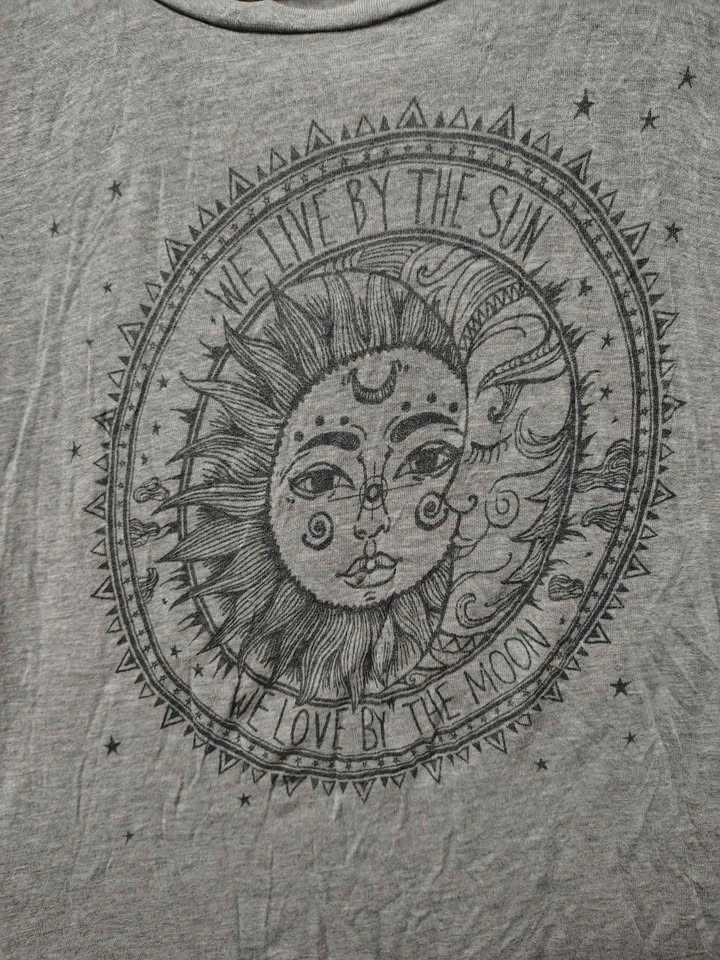 Medium - sun and moon rebel sugar tee - photo 2
