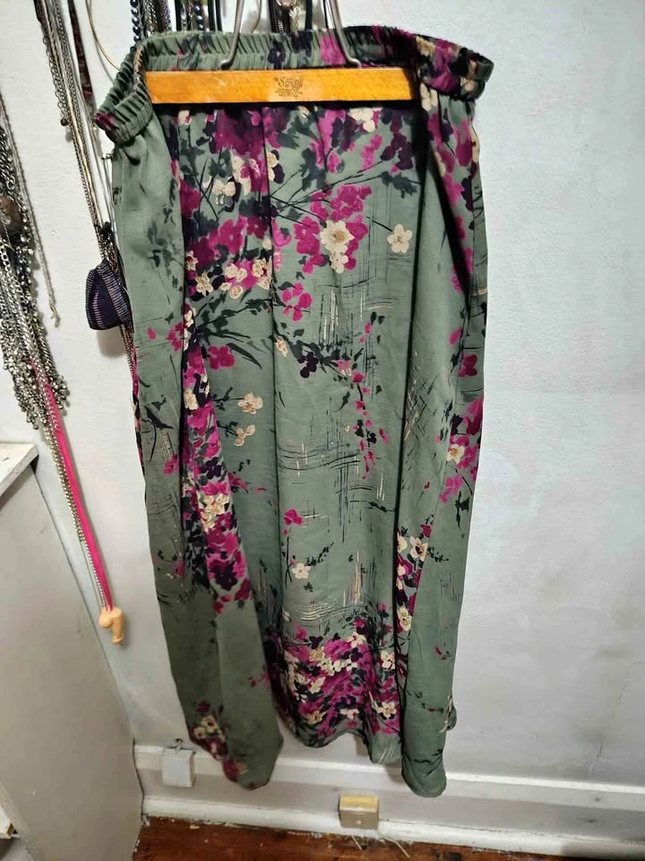 Sz M/L - Green Floral Maxi Skirt