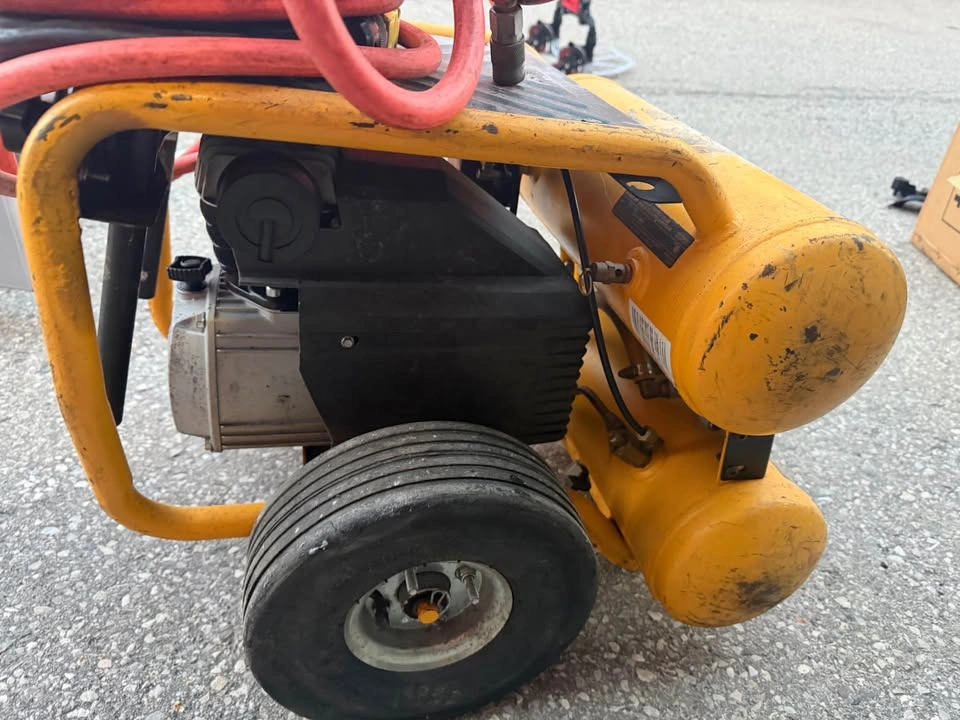 DeWalt Emglo Air Compressor – Heavy Duty Portable - photo 4