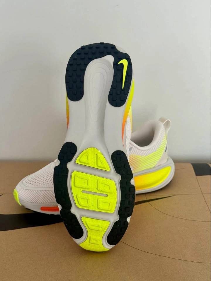 Nike Vomero 18 (GS) - photo 2
