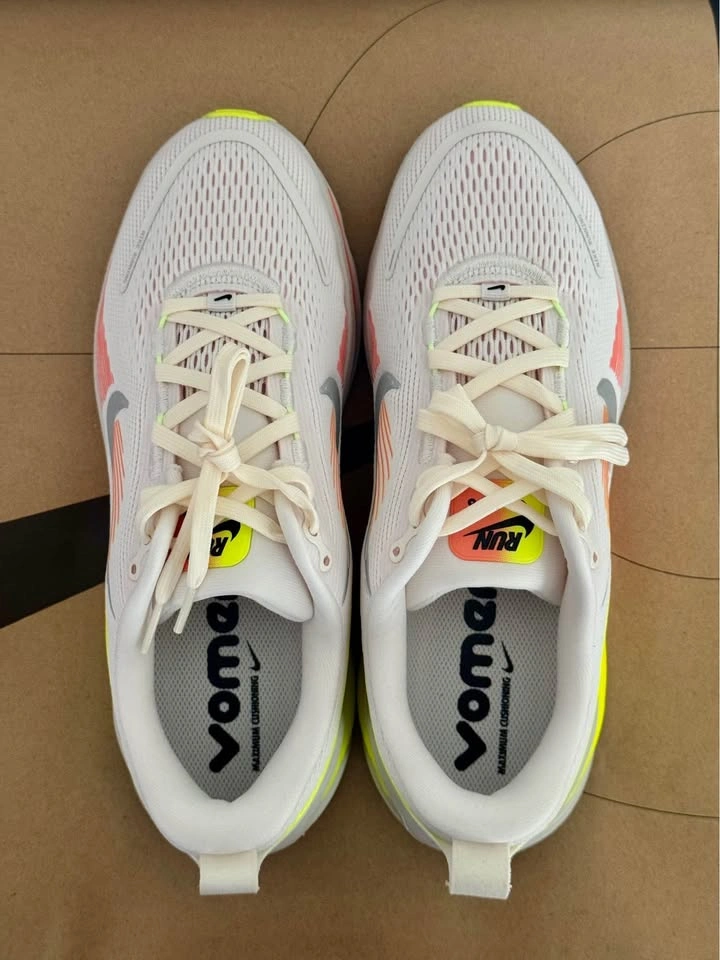 Nike Vomero 18 (GS) - photo 3