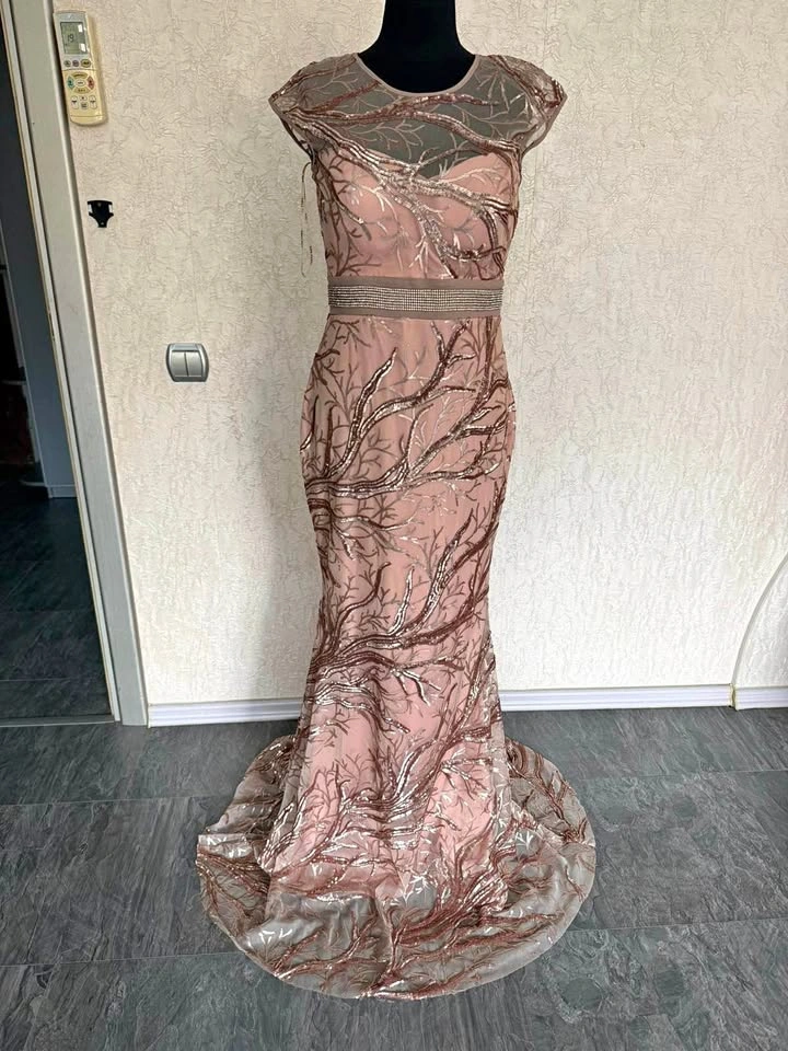 Brand new Elegant Sequin Mermaid Evening Gown – Size 42