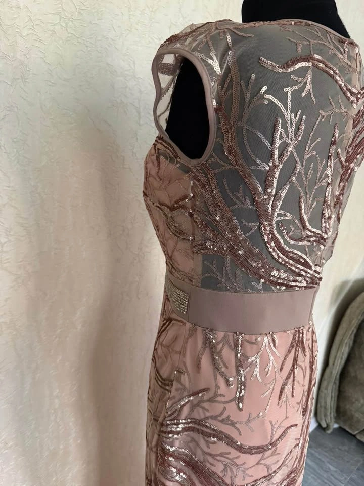 Brand new Elegant Sequin Mermaid Evening Gown – Size 42 - photo 3