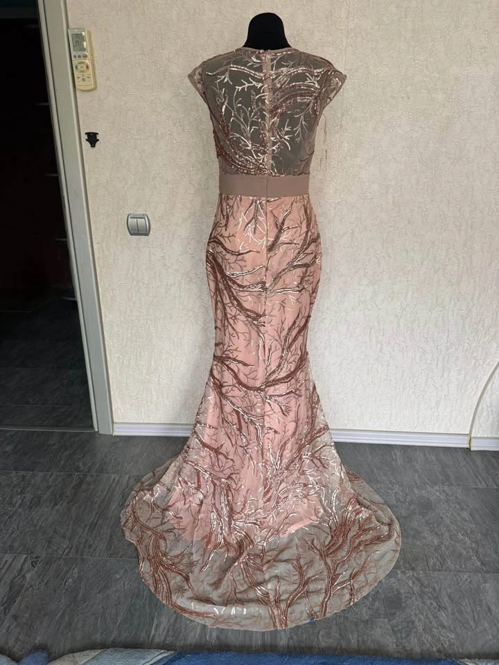 Brand new Elegant Sequin Mermaid Evening Gown – Size 42 - photo 5
