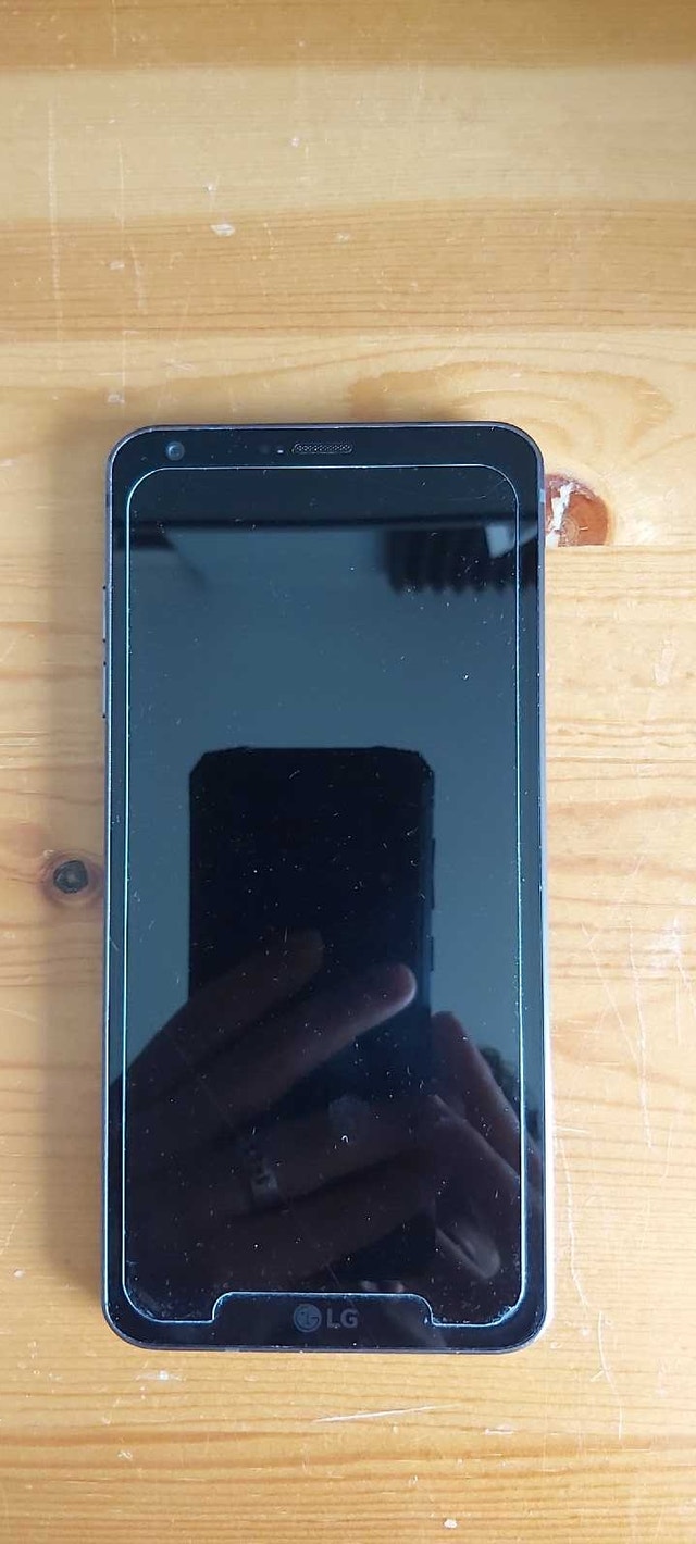 LG G6 Smartphone - photo 3