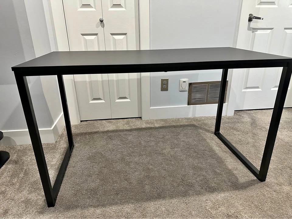 Desk (122x60x71 cm) (48x23.6x28”)