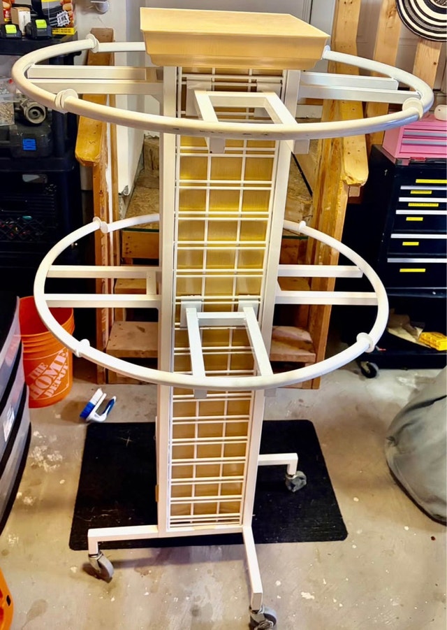 Commercial Double Round Clothing & Boutique Display Rack